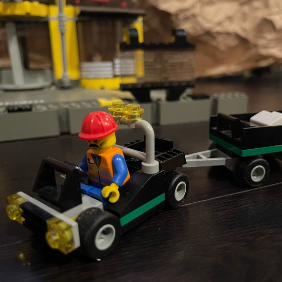 Lego City Grand Central Station (4513) - Picture 3 of 10